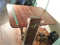 Vintage drop leaf table & 4 leaves, no chairs