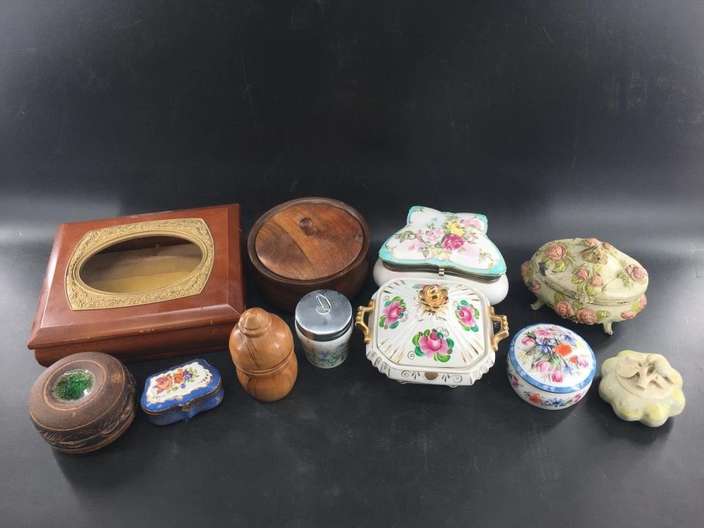 Collection of trinket boxes,