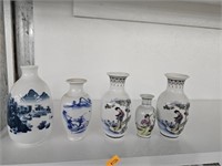 5 small oriental vases approx 5 in tall