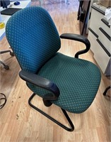 SLED BASE GUEST CHAIRS 4X