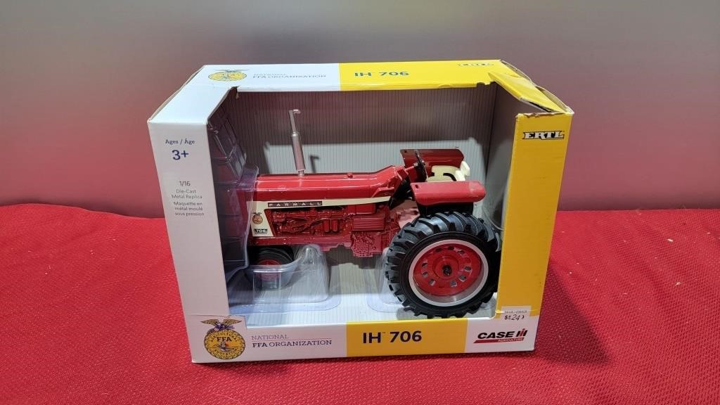 Nib ertl ffa farmall diecast