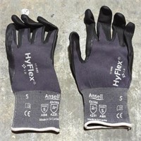 HyFlex Size 5 Gloves