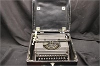 Underwood Military Typewriter w/Case