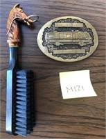 D - SHOE BRUSH & BELT BUCKLE (M121)