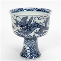 CHINESE MING STYLE BLUE & WHITE PORCELAIN STEM CUP