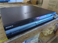 Sony DVD Receiver HCD-HDX475 Powers On