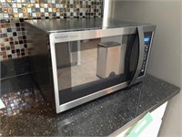 Sharp 1100 Watt Microwave Oven