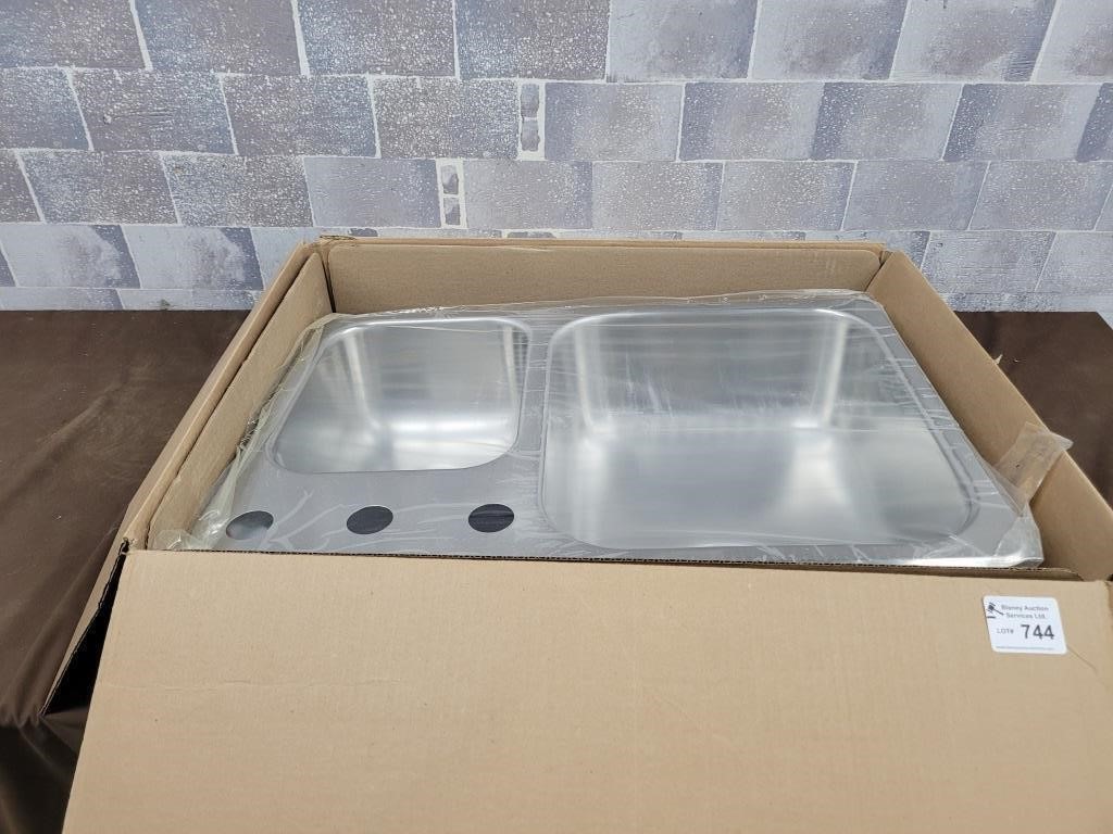 Stailnless steel sink (New)