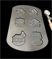 Wilton House Design Pan & Ice Cream Scoop