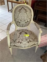 Vintage arm chair with floral fabric, 24 in wide 2