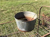 Galvanized feed bucket w/ bail