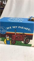 Farmall M-TA diesel 1991 toy farmer box 445pa