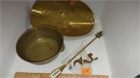 brass items- 2 bowls, shoehorn, gun rack