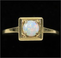 10K Yellow gold round cabochon opal in square