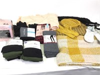 Leggings, Shawl, Scarves, Gloves in Orig. Package+