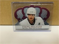 2001-02 Temu Selanne #3 Crown Royale Die Cut