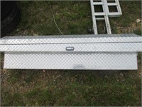 796) Truck bed box