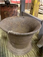 LARGE CAST DOLLY POT