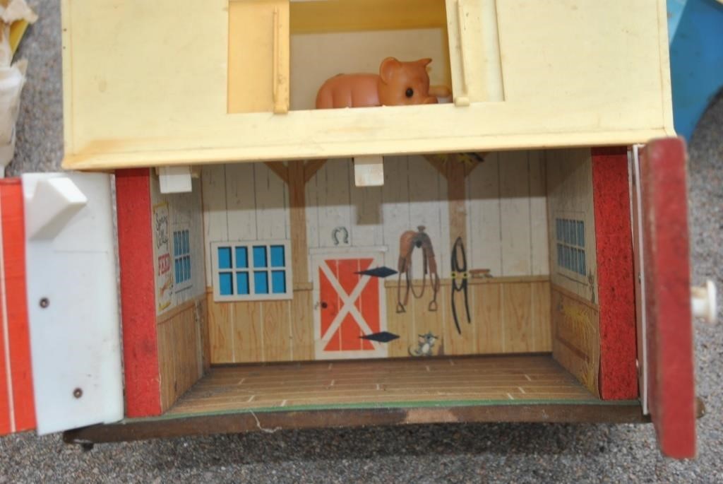 Fisher Price family barn with animals