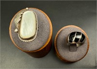 Two sterling rings onyx, mop size 5.5