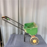 YD Scotts Lawn spreader 3000