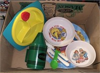 Lot Vintage Children's Plastic Dishes: Crayola,
