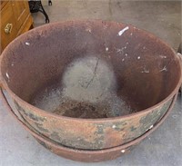 CAST IRON FLOWER POT