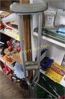 ADJUSTABLE ALUMINUM CRUTCHES