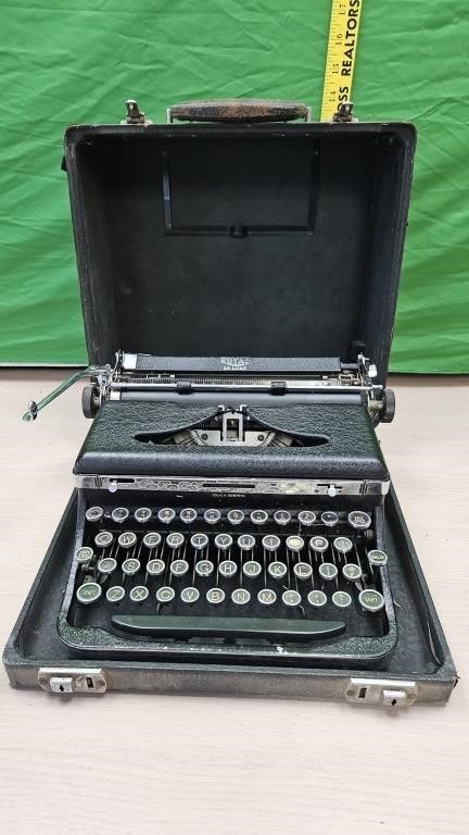 Vintage  Royal deluxe  touch control  typewriter