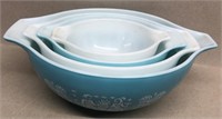 Pyrex set of stackable bowls