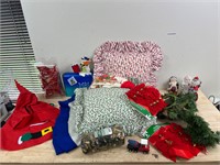 Christmas lot with tote and lid