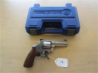 Smith & Wesson 625JM .45 ACP cal 6-Shot Revolver,