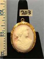1 3/4" cameo pin/pendant set in unknown gold metal