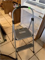 FOLDING STEP STOOL