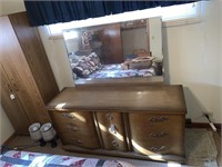 9-Drawer Dresser with Mirror