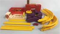 2 1981 hot wheels inside track playset carrying
