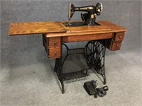Singer Sewing Machine w/ Foot Pedal