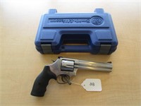 Smith & Wesson 686-6 .357 Mag cal 6-Shot Revolver,