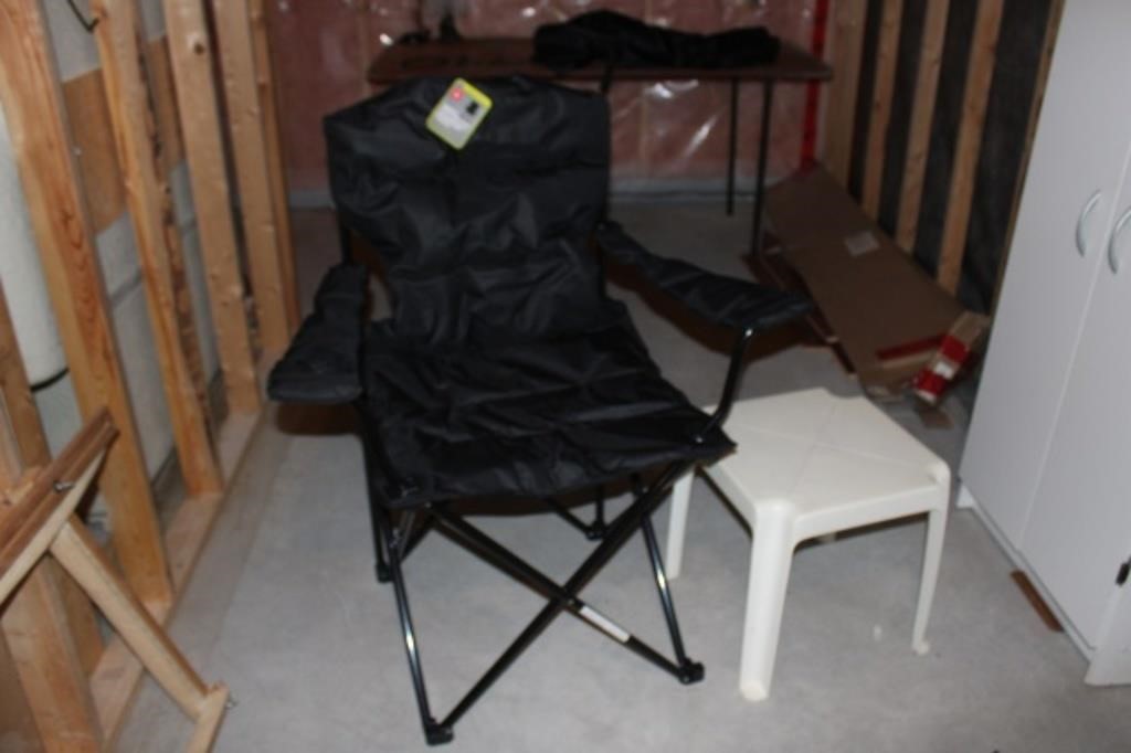 Highback Quilted Outdoor Chair & Small Table