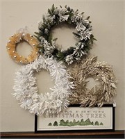 4pc Holiday Wreath Set & Christmas Tree Sign