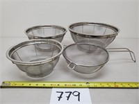 4 Stainless & Metal Colanders / Strainers