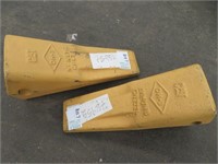 PAIR CAT D-H-3 NLNEMU CP471 BUCKET TEETH