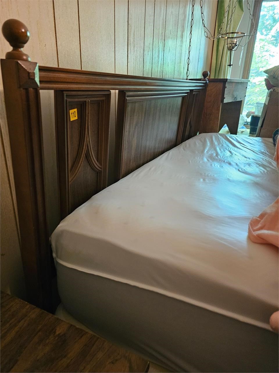 King size bed with head board/ no content incl.