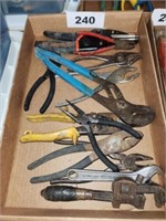 LOT SEVERAL VARIOUS PLIERS