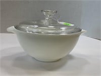 pyrex # 442  - 1 1/2 quart bowl with lid