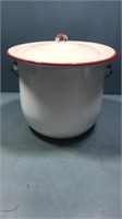 Vintage porcelain chamber pot