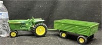 1/16 SCALE JOHN DEERE 3010 TRACTOR AND TRAILER