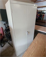 Double door metel cabinet