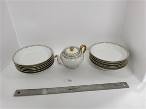 D & C France Tea Pot & Bowls