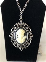 Cameo Pendant with chain